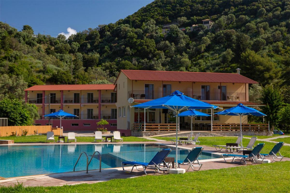 Menes Hotel Geni  Экстерьер фото
