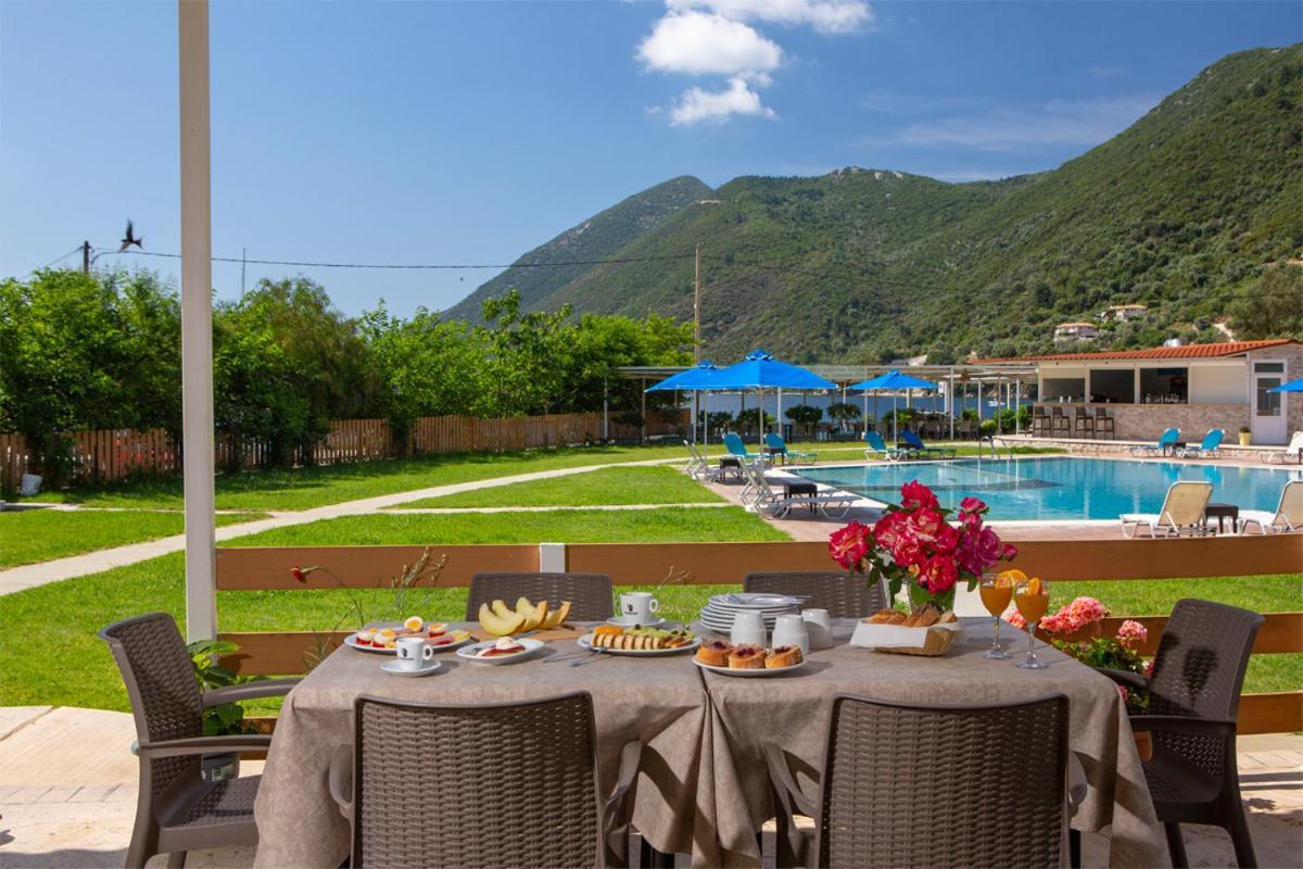 Menes Hotel Geni  Экстерьер фото