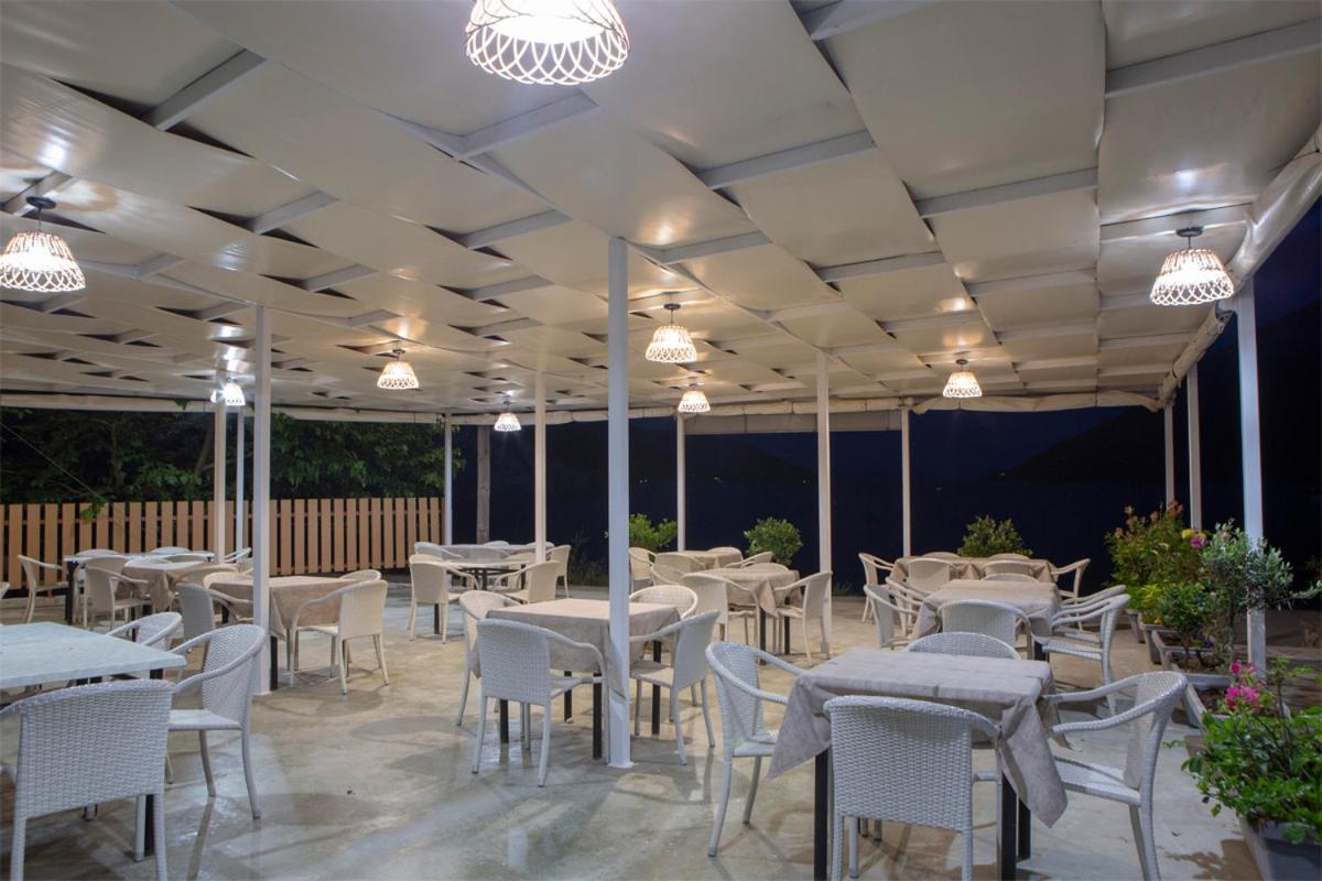 Menes Hotel Geni  Экстерьер фото