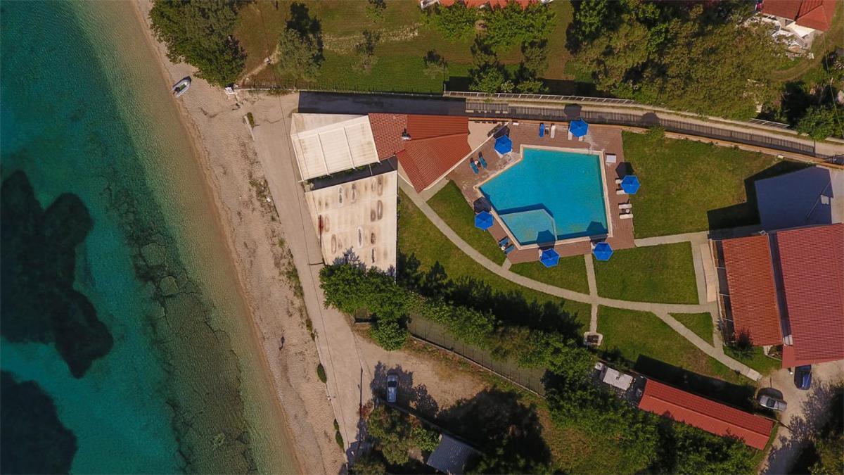 Menes Hotel Geni  Экстерьер фото