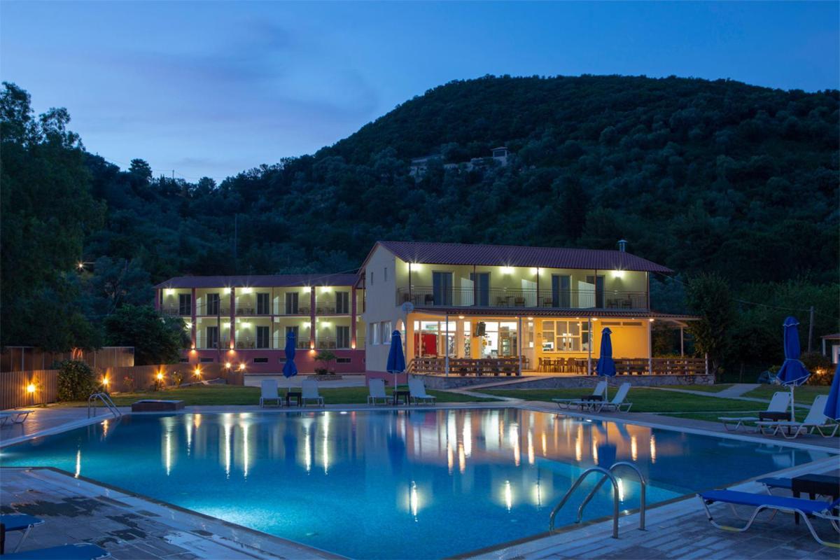 Menes Hotel Geni  Экстерьер фото