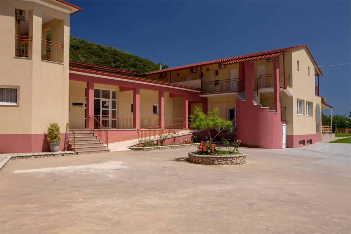 Menes Hotel Geni  Экстерьер фото