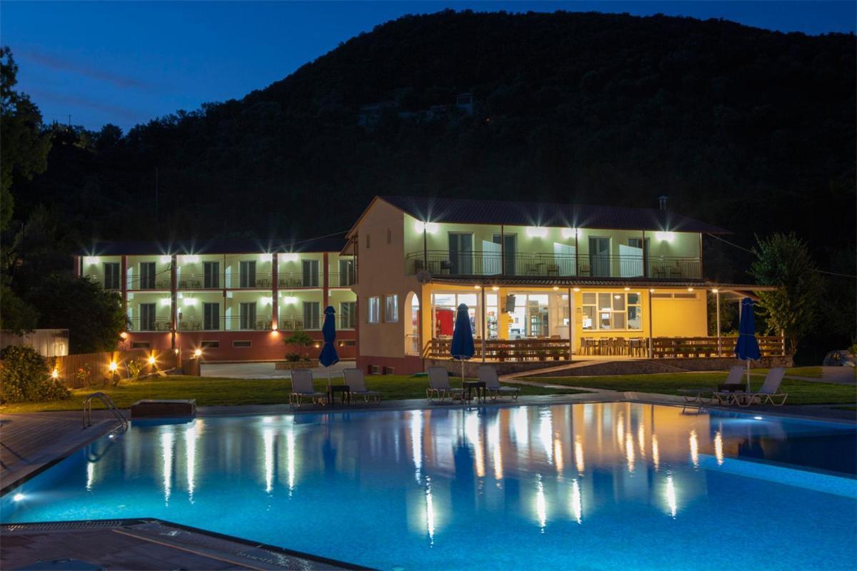 Menes Hotel Geni  Экстерьер фото
