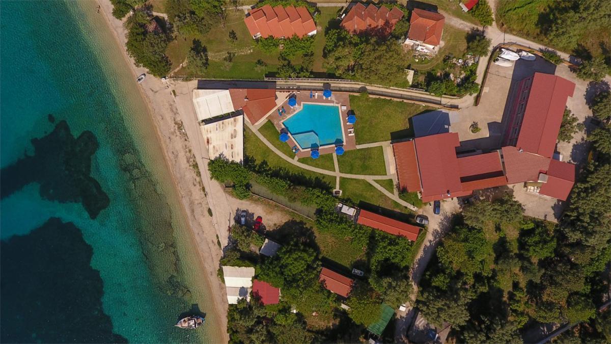 Menes Hotel Geni  Экстерьер фото
